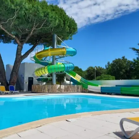 Mobil Spacieux, Terrasse, 3 A Saint-hilaire-de-riez - Api-1-52-966 *